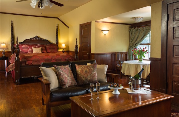 hot-springs-arkansas-inns-hilltopmanorbedandbreakfast-image.jpg